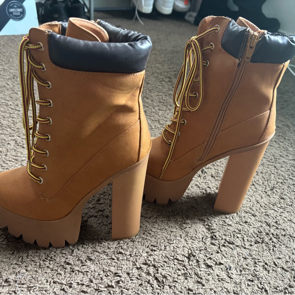 Women's Tan Lace-Up Platform Boots